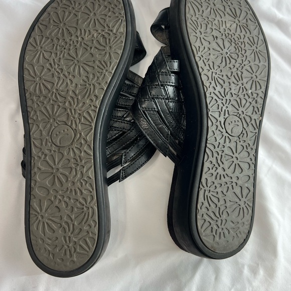 BareTraps Black Woven Slip-On Sandals - Picture 4 of 4
